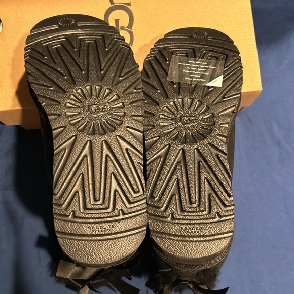 UGG- Bailey Bow II, BLK, women QS - Picture 4 of 9